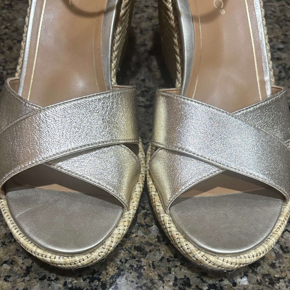 Vionic Metallic Wedge heel Sandals NEW - Picture 9 of 9